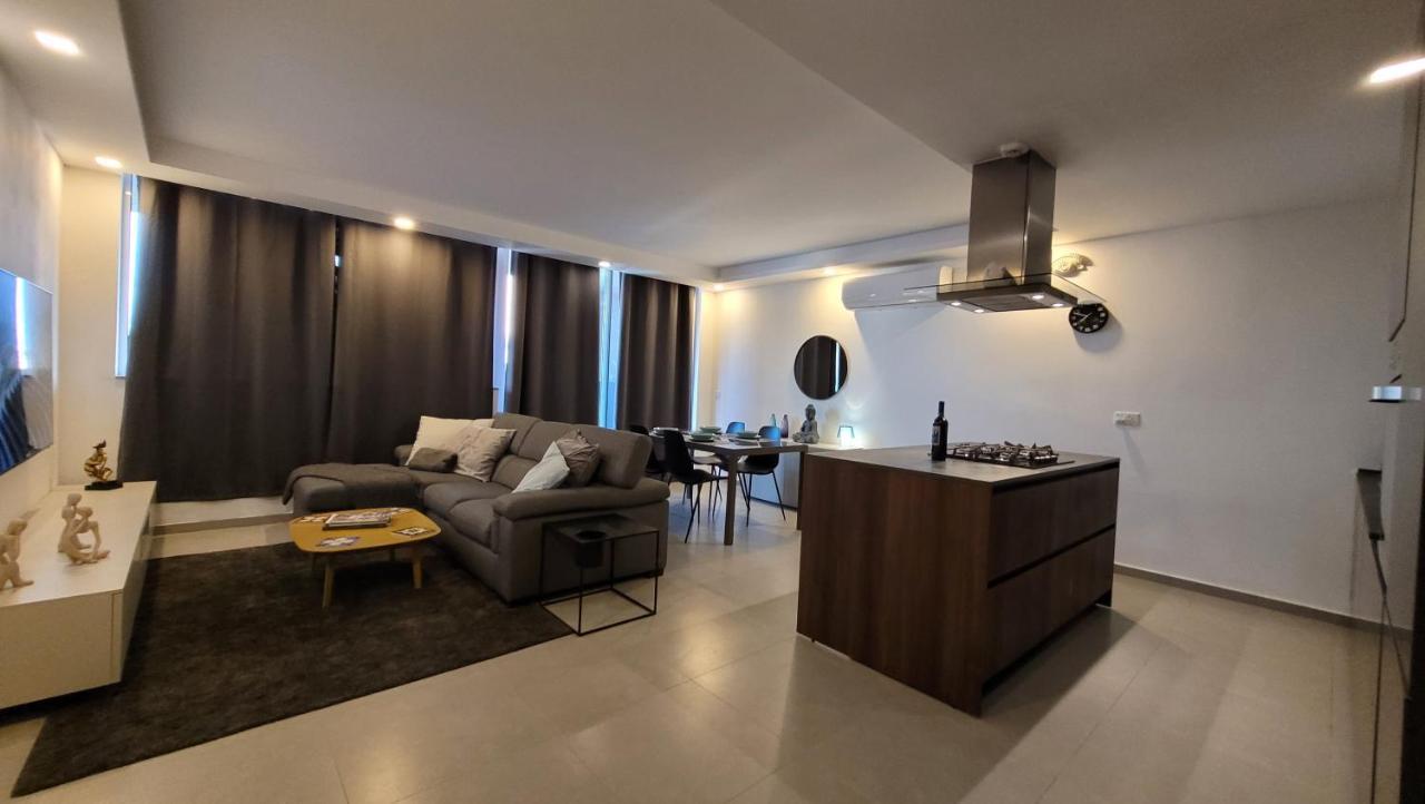 Stylish - Modern - Large Terrace - 2 Bed - 200 M From Sea - Fully Air Con St. Paul's Bay Exterior foto