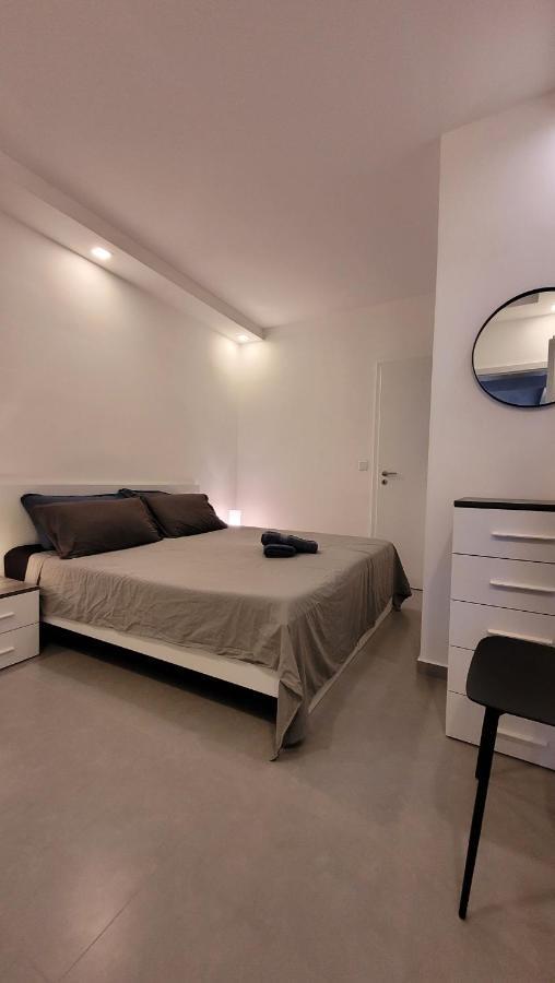 Stylish - Modern - Large Terrace - 2 Bed - 200 M From Sea - Fully Air Con St. Paul's Bay Exterior foto