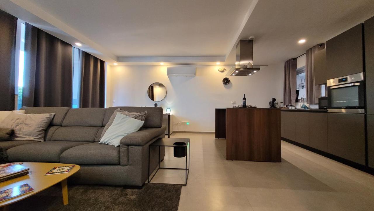 Stylish - Modern - Large Terrace - 2 Bed - 200 M From Sea - Fully Air Con St. Paul's Bay Exterior foto